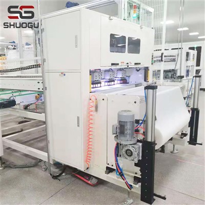 Machine automatique de découpe et de pose d'EVA